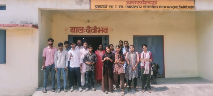व्याख्याता के. प्रफुल्ल रेड्डी कक्षा 12 वीं में प्रथम श्रेणी में उत्तीर्ण विद्यार्थियों को दिया कस्टमाइज्ड पेन व की रिंग भेंट