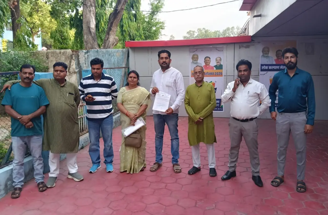 चिरमिरी: निगम के खिलाफ कांग्रेस का मोर्चा: वेतन भुगतान और बुनियादी सुविधाओं के लिए सौंपा ज्ञापन,