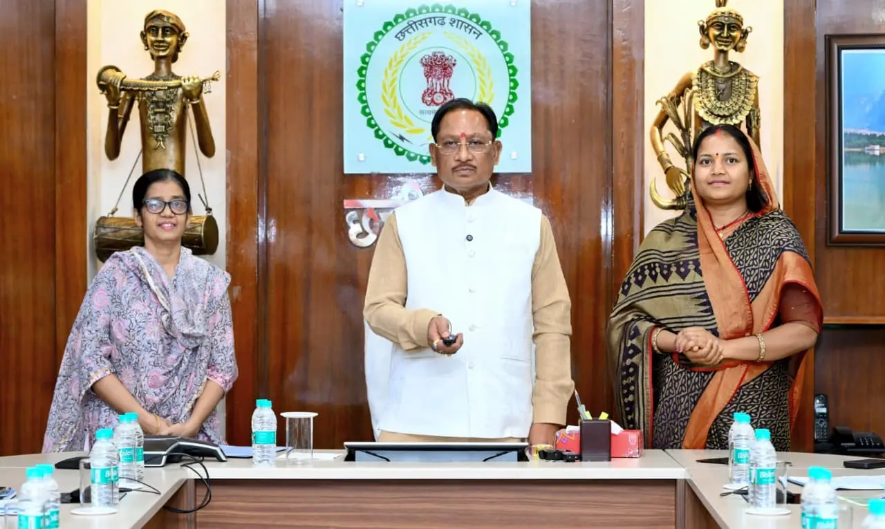 रायपुर : आर्थिक सशक्तिकरण की नई पहचान बनी महतारी वंदन योजना,29 किस्तों में महिलाओं के खातों में पहुँचे 18,805 करोड़ रुपये से अधिक, आत्मनिर्भरता और सम्