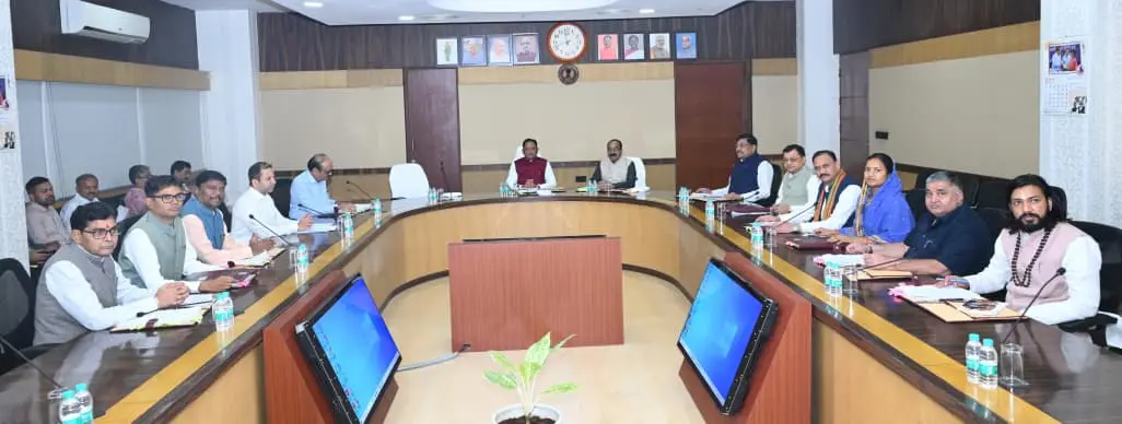 साय कैबिनेट के बड़े फैसले: अग्निवीरों को सरकारी नौकरियों में 10% आरक्षण, किसानों के लिए उर्वरक आपूर्ति पर बनेगी मंत्री उपसमिति,