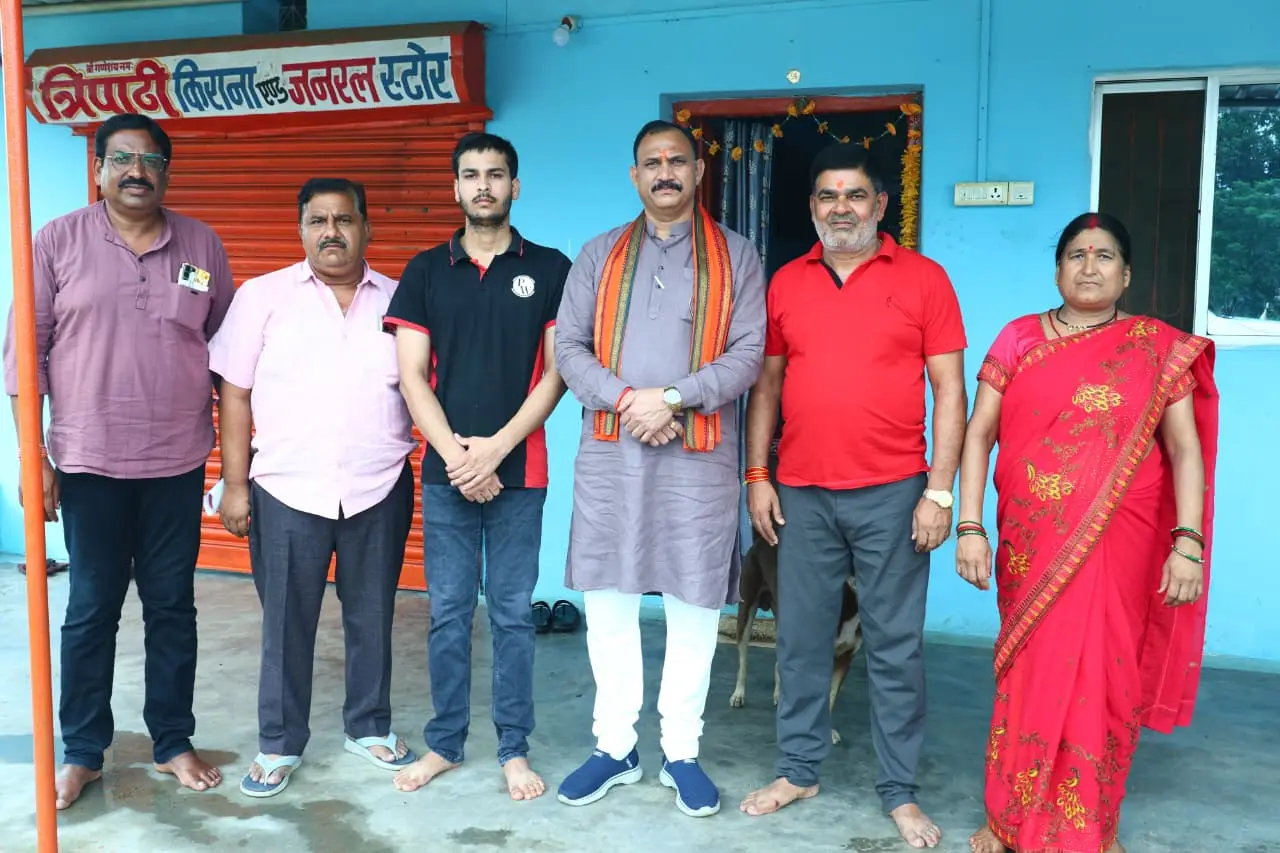 खड़गवां के अनुराग ने MBBS प्रवेश परीक्षा में 588 अंक हासिल कर रचा कीर्तिमान, स्वास्थ्य मंत्री श्याम बिहारी जायसवाल ने घर पहुंचकर किया सम्मानित,