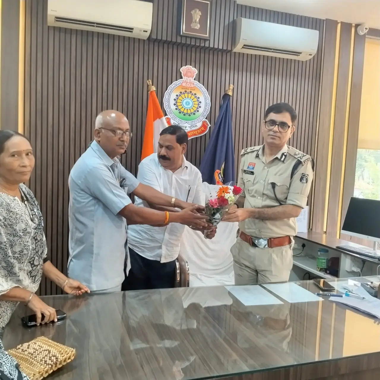 मानवाधिकार एसोसिएशन एमसीबी के प्रतिनिधिमंडल ने सरगुजा आईजी दीपक कुमार झा से की मुलाकात, कानून-व्यवस्था और जनहित के मुद्दों पर हुई चर्चा,