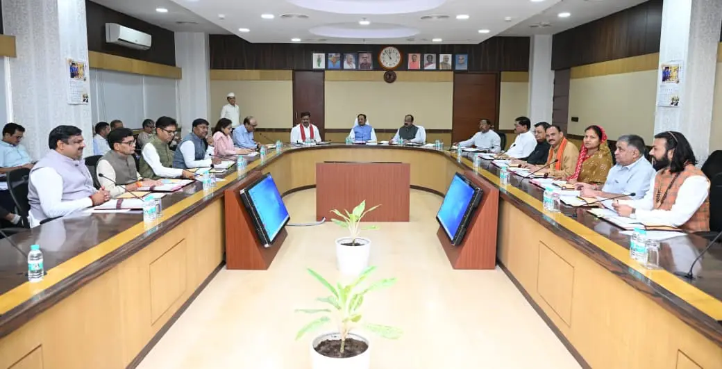 छत्तीसगढ़ कैबिनेट के बड़े फैसले: ₹500 करोड़ का AI मिशन, BEML प्लांट, ग्रामीण सड़कें और डिजिटल सुशासन को मिली मंजूरी,