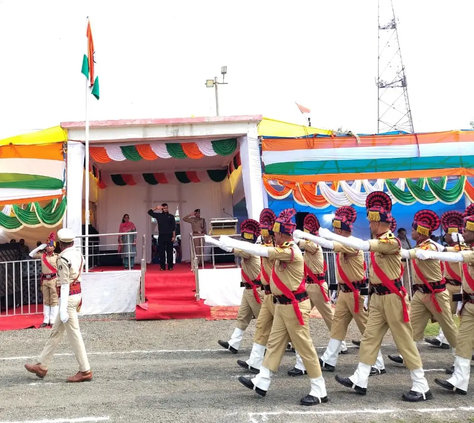 स्वतंत्रता दिवस समारोह की तैयारियों का कलेक्टर एवं पुलिस अधीक्षक ने किया अंतिम रिहर्सल का निरीक्षण,