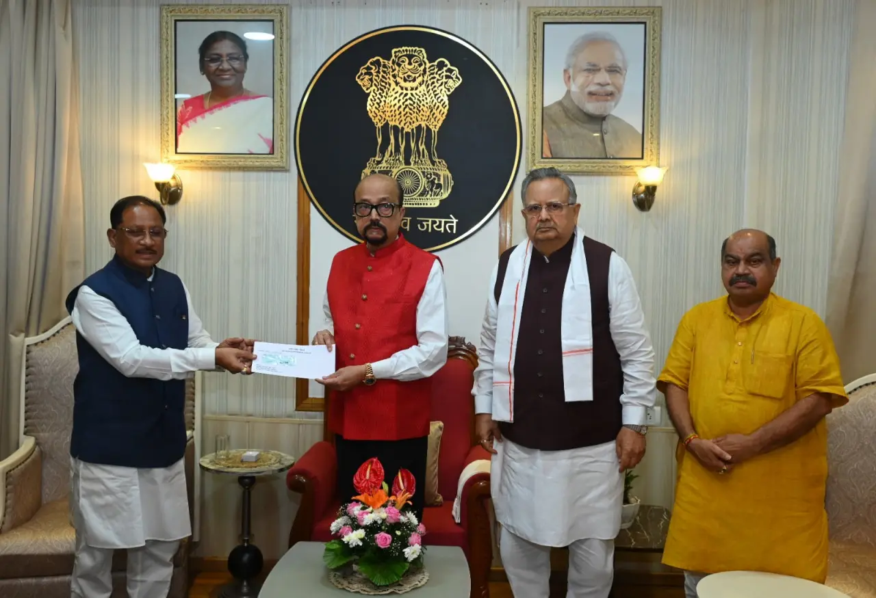 रायपुर : मुख्यमंत्री श्री विष्णु देव साय ने राज्यपाल श्री रमेन डेका से की सौजन्य भेंट