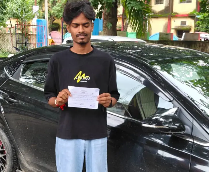 ब्लैक फिल्म और लापरवाही से वाहन चलाने पर कोरिया पुलिस की कार्रवाई, 4,300 रुपये जुर्माना,