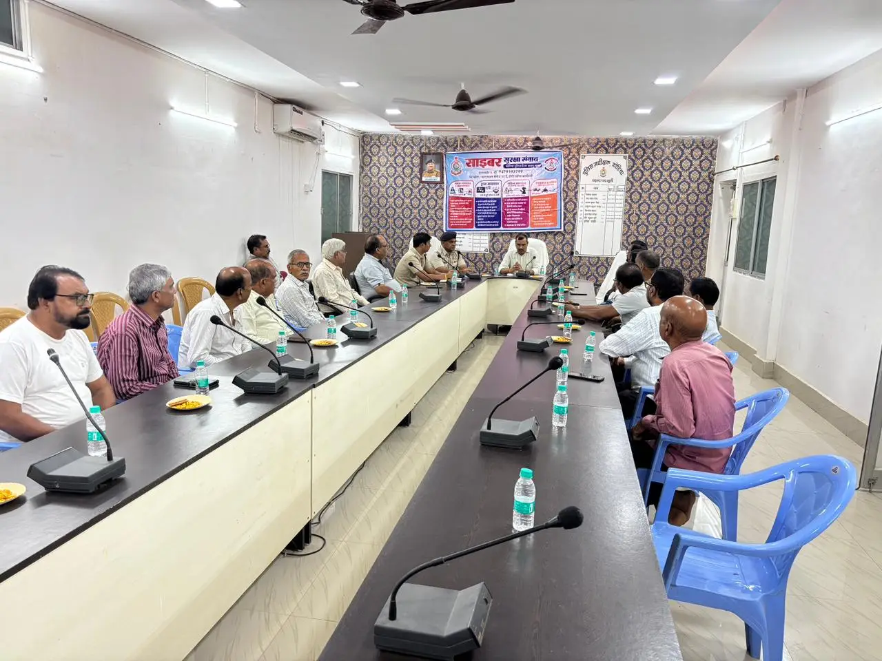 साइबर सुरक्षा संवाद: कोरिया पुलिस ने सेवानिवृत्त अधिकारियों व कर्मचारियों को दिए साइबर फ्रॉड से बचाव के गुरुमंत्र,
