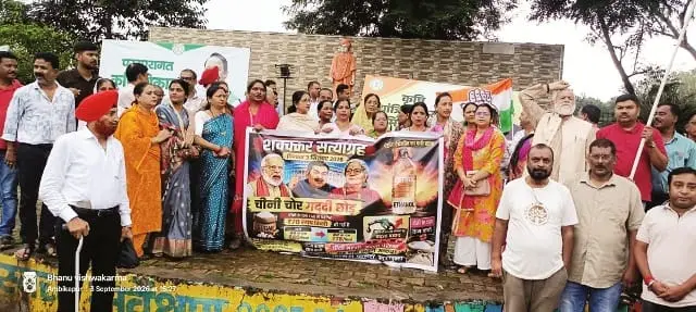 रसोई के बजट पर बढ़ते बोझ को लेकर जिला कांग्रेस कमेटी सरगुजा ने विवेकानंद प्रतिमा के सामने सत्याग्रह कर केंद्र सरकार के खिलाफ किया विरोध प्रदर्शन,