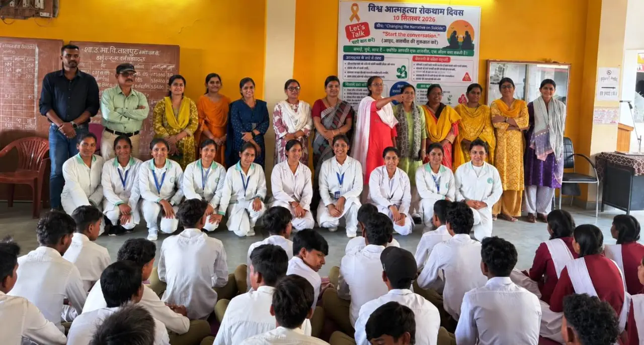 मानसिक तनाव से जूझ रहे व्यक्ति को सुनना भी है मदद: लालपुर में विद्यार्थियों को दी गई अहम सीख।