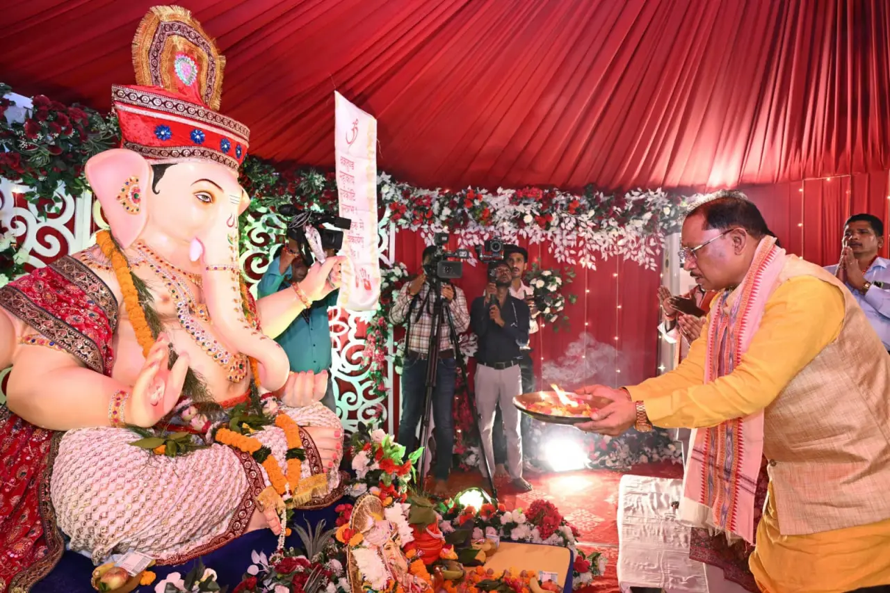रायपुर : मुख्यमंत्री निवास में विराजे भगवान गणेश