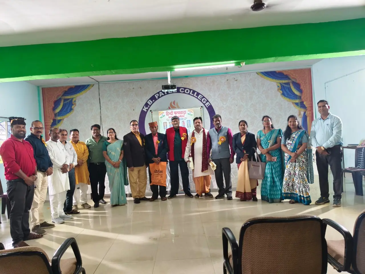 के.बी. पटेल कॉलेज सरभोका में भव्य कवि सम्मेलन संपन्न, कवियों ने रचनाओं से बांधा समां