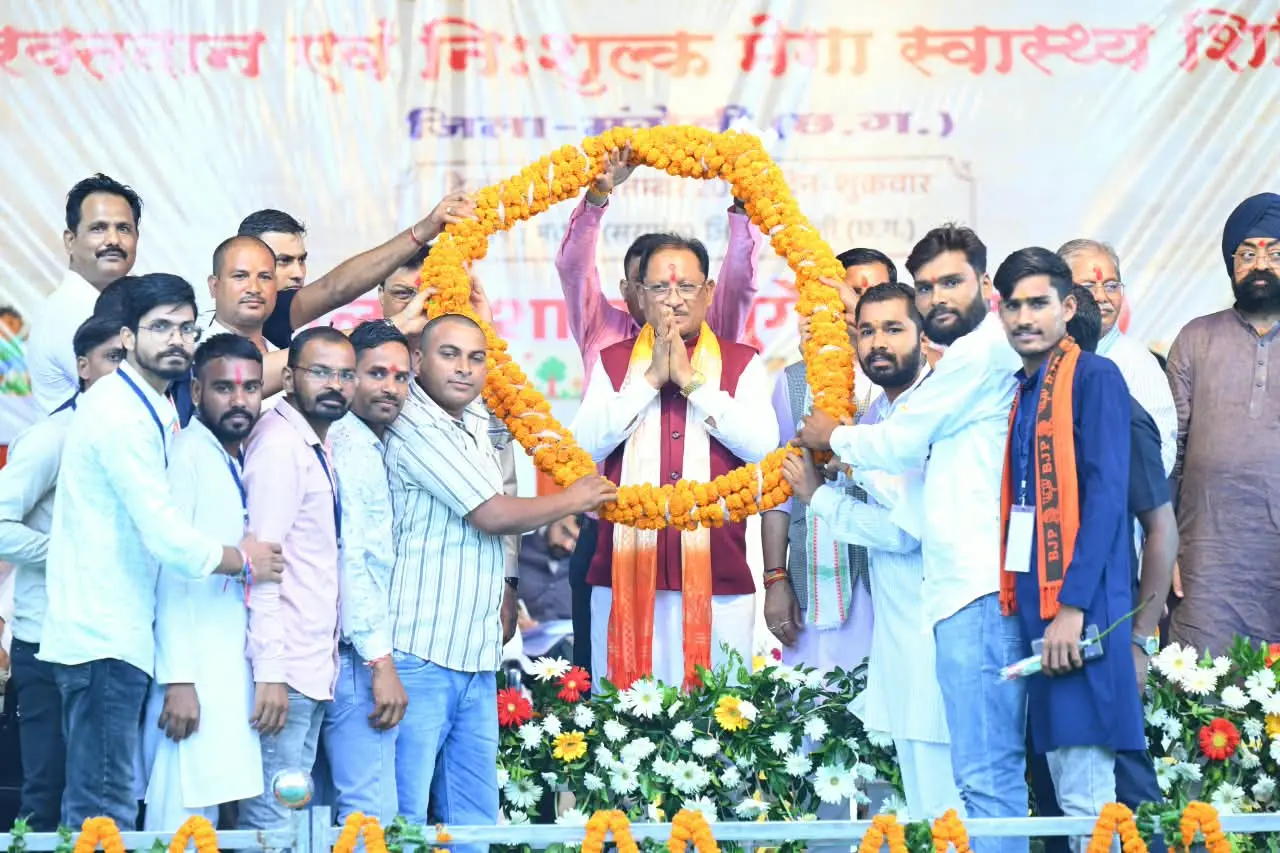 रायपुर : मुख्यमंत्री श्री साय ने 21 विकास कार्यों का किया लोकार्पण एवं शिलान्यास: मदकू में 68.96 करोड़ रुपये के विकास कार्यों की सौगात, ट्रॉमा सेंटर औ