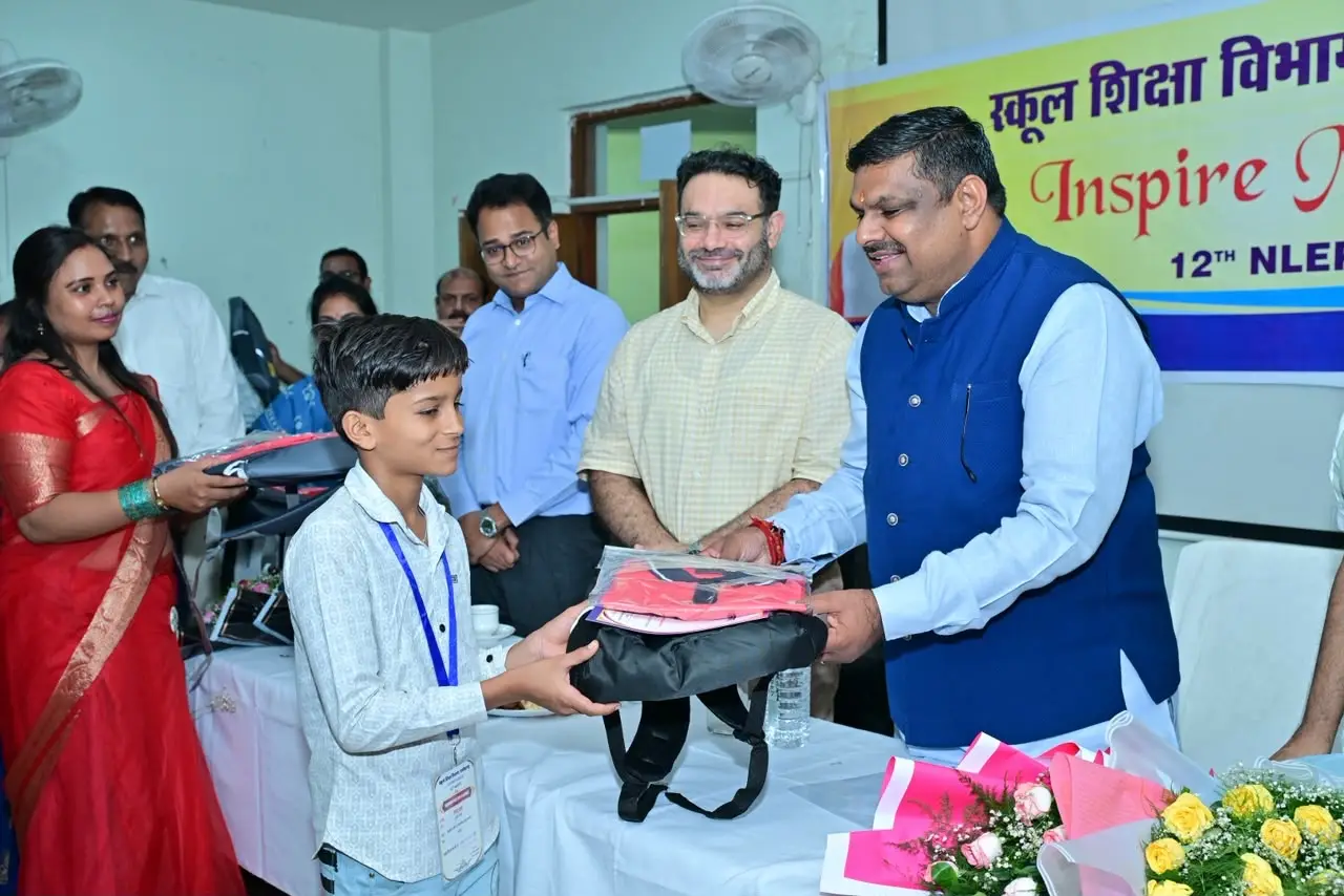 रायपुर : इंस्पायर अवार्ड योजना से बच्चों में नवाचार और वैज्ञानिक सोच को मिल रहा प्रोत्साहन - शिक्षा मंत्री श्री गजेन्द्र यादव