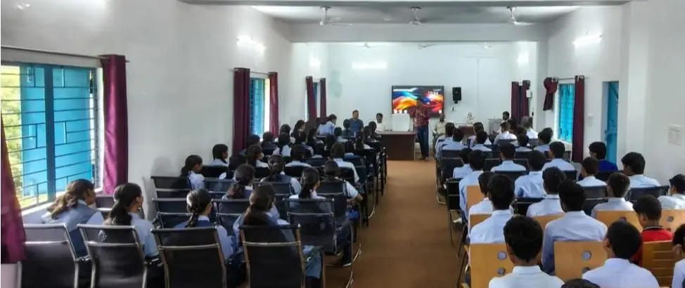 एमसीबी के सरकारी स्कूलों में स्मार्ट बोर्ड से पढ़ाई, 63 और विद्यालयों तक सुविधा बढ़ाने की तैयारी