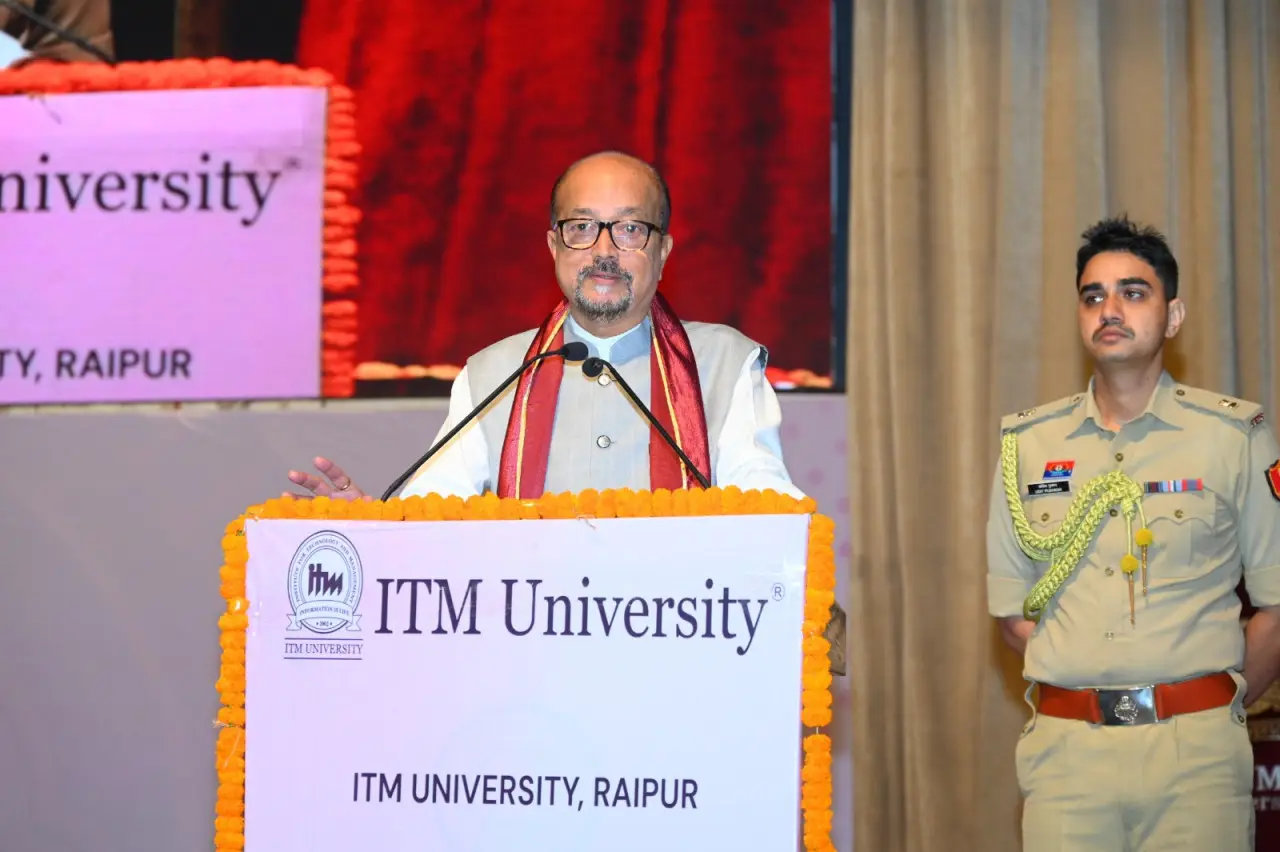 रायपुर : लक्ष्य प्राप्ति के लिए शिक्षा सबसे बड़ा माध्यम, अपने आइडिया को स्टार्टअप में बदलें - श्री डेका