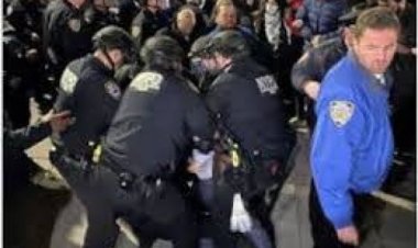 पुलिस अधिकारी ने कोलंबिया विवि परिसर से प्रदर्शनकारियों को हटाने के लिए गोली चलाई: अमेरिकी अभियोजक