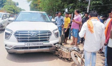 कार की ठोकर, बाल-बाल बचा बाइक चालक