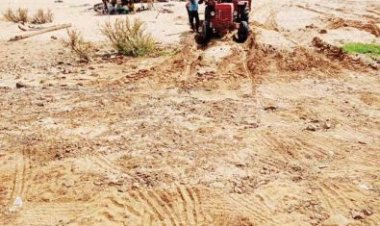 अवैध रेत खुदाई, 4 ट्रैक्टर-ट्रॉली जब्त