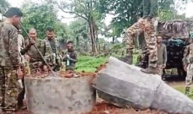 दो नक्सल स्मारकों को जवानों ने किया ध्वस्त