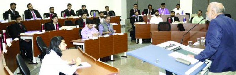 आईआईएम रायपुर में प्रारंभिक करियर अधिकारियों का नेतृत्व विकास कार्यक्रम