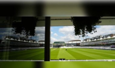 इंडोनेशिया में कानून में बदलाव को लेकर पुलिस और प्रदर्शनकारियों के बीच हिंसक झड़प