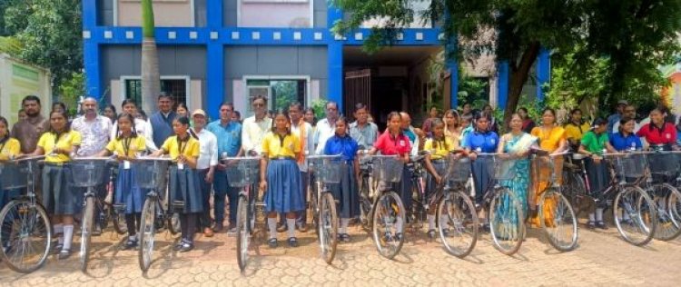 47 छात्राओं को मिली साइकिल