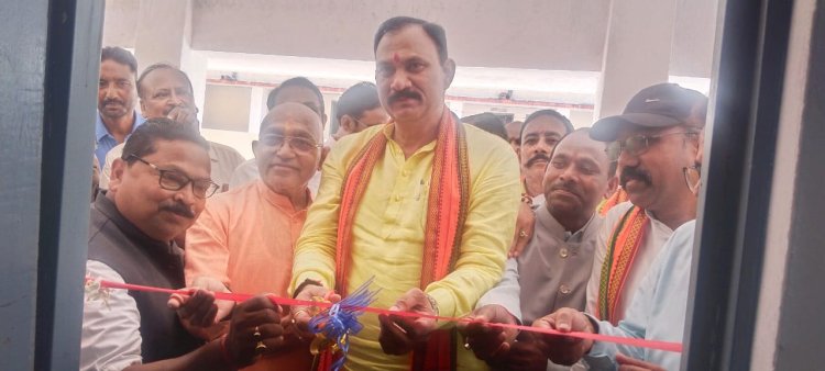 स्वास्थ्य मंत्री श्याम बिहारी जायसवाल ने फीता काटकर किया चिरमिरी के शासकीय पालिटेक्निक कालेज की शुरुआत