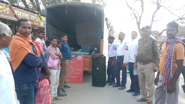 साप्ताहिक बाजार में पत्थलगांव यातायात पुलिस द्वारा जागरूकता अभियान चलाया गया 