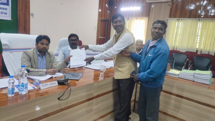 नौकरी से त्यागपत्र दे जनसेवा में जुटे आदिवासी भाजपा नेता उमेश प्रधान ने डीडीसी चुनाव में क्षेत्र क्रमांक 01 से दाखिल किया नामांकन,मजबूत प्रत्याशी के रूप में ग्रामीणों की मांग पर उमेश ने भरा नामांकन