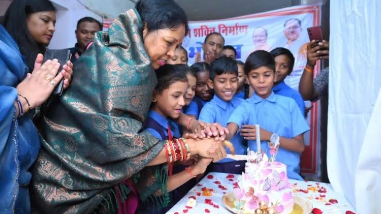 सादगी, अपनत्व और सेवा भाव के कारण जनसामान्य के बीच अत्यंत लोकप्रिय श्रीमती कौशल्या साय का जन्म दिवस विशेष : स्वर्गीय कुमार दिलीप सिंह जूदेव भी स्नेहपूर्वक 'बहुरिया साहब' कहकर करते थे संबोधित