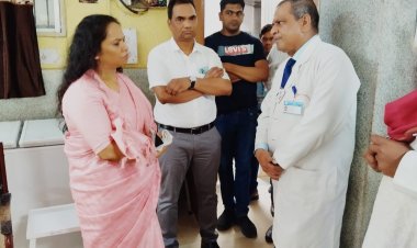 आयुक्त चिकित्सा शिक्षा बनने के बाद स्वास्थ सुविधा दुरुस्त करने श्रीमती शिखा राजपूत तिवारी ने कसा कमर,अस्पताल का औचक निरीक्षण कर ओपीडी एवं वार्डों का अवलोकन कर स्वास्थ्य सुविधाओं की ली जानकारी