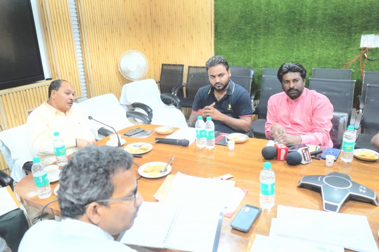 लोक निर्माण विभाग रायपुर के प्रमुख अभियंता विजय कुमार भतपहरी ने जशपुर जिला की सड़कों को लेकर कही बड़ी बात,सड़क निर्माण के गुणवत्ता में समझौता बर्दाश्त नहीं,निर्माण कार्य के सही और गलत होने की दोनो दशा में जिम्मेदारी विभाग के प्रमुख की