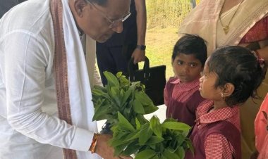 मुख्यमंत्री विष्णु देव साय पहुंचे दंतेवाड़ा जिले के ग्राम मुलेर : छत्तीसगढ़ के अंतिम छोर पर पहुंचा सुशासन तिहार
