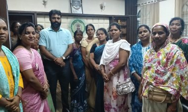 संयुक्त मंच के आह्वाहन पर जिलाध्यक्ष कविता यादव के नेतृत्व में कलेक्टर रोहित व्यास को आंगनबाड़ी कार्यकर्ताओं ने सौंपा ज्ञापन, पीएम और सीएम से किया लंबित मांगों को पूरा करने का मांग