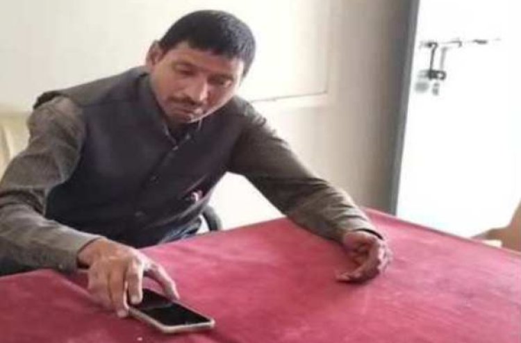CG News : झूमते हुए शिक्षक ने कहा - निलंबित ही तो करोगे न..आधी सैलरी फिर भी मिलेगी..पढ़ें पूरी खबर