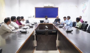 जशपुर कलेक्टर रोहित व्यास ने दिया निर्देश : रोजगार एवं स्वरोजगार को बढ़ावा देने शासकीय योजनाओं से हितग्राहियों को किया जायेगा लाभान्वित,ग्राम पंचायतों में पलायन पंजी का भी होगा संधारण