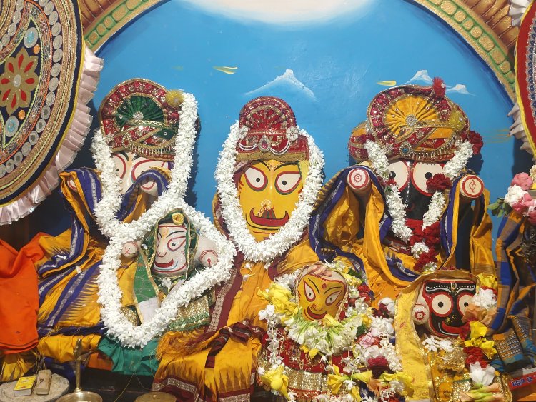 परवर्तिनी एकादशी पर्व के अवसर पर बड़ी संख्या में जुटे श्रद्धालुओं ने किया दोकड़ा में द्वीप प्रज्वलन,श्री जगन्नाथ मंदिर में हुआ कार्यक्रम का आयोजन