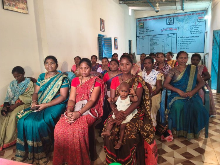 स्व सहायता समूह की महिलाओं को आजीविका आधारित गतिविधियों की दी गई जानकारी 