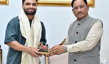 भारतीय क्रिकेट टीम के बल्लेबाज़ रिंकू सिंह ने मुख्यमंत्री से की सौजन्य मुलाकात,,,