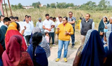 रायपुर : राज्य सलाहकार ने मुंगेली जिले के विभिन्न ग्रामों में स्वच्छता कार्यों का निरीक्षण, जनसहभागिता बढ़ाने के निर्देश