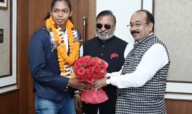 रायपुर : उप मुख्यमंत्री  अरुण साव से मिलीं कबड्डी विश्व कप की मोस्ट वेल्युबल प्लेयर संजू देवी