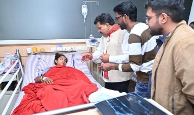 उपमुख्यमंत्री श्री विजय शर्मा हॉस्पिटल पहुंचकर महिला कांन्सटेबल के स्वास्थ्य की जानकारी ली