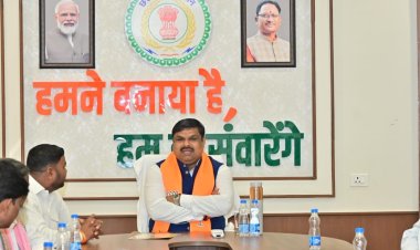 शिक्षा मंत्री श्री गजेन्द्र यादव ने नवा रायपुर निवास में सुना प्रधानमंत्री श्री नरेंद्र मोदी के ‘मन की बात’ का 128वां एपिसोड      