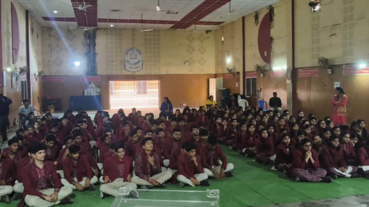 चिरमिरी पुलिस ने डीएवी पब्लिक स्कूल के बच्चों को किया साइबर अपराधों से जागरूक,