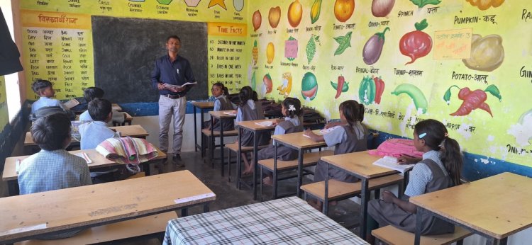 रायपुर : एकल शिक्षक से मिली राहत: सरपता प्राथमिक शाला में नए शिक्षक के आगमन से बदली शिक्षा की तस्वीर