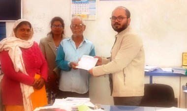 महिला समूह की सदस्य के परिजन को पीएम जीवन ज्योति बीमा योजना से मिला दो लाख रुपये का लाभ  