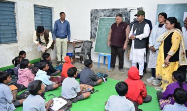 पर्यटन एवं संस्कृति मंत्री श्री राजेश अग्रवाल ने प्राथमिक शाला बेंदरचुवा का किया निरीक्षण, बच्चों से की आत्मीय मुलाकात  