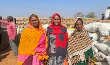 धान खरीदी केंद्रों पर महिला किसानों की सशक्त भागीदारी