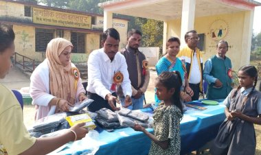 पीडब्ल्यूडी के ठेकेदार फारुक और उनकी पत्नी ने बहालपुर के प्राथमिक शाला व आंगनबाड़ी केंद्र में जरूरतमंद बच्चों को किया स्वेटर व टोपी का वितरण