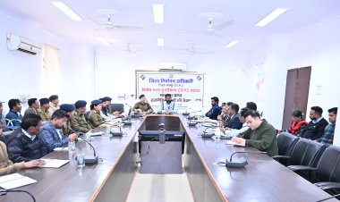 बिना हेलमेट और सीटबेल्ट के गाड़ी चलाने वालों पर करें कार्रवाई - कलेक्टर,एस एस पी श्री शशि मोहन सिंह ने कहा कि शराब पीकर गाड़ी चलाने वाले पर करें कार्रवाई,सड़क सुरक्षा समिति की बैठक संपन्न 